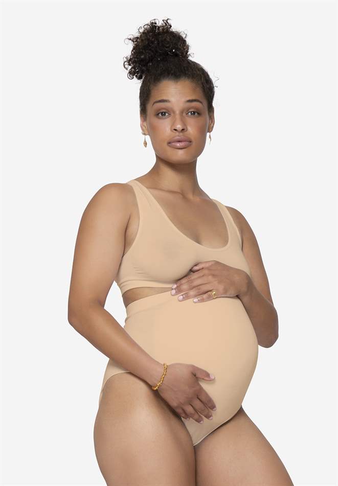 Nude mjuka mamma trosor ovanför buken i ekologiskt odlad bambufibrer