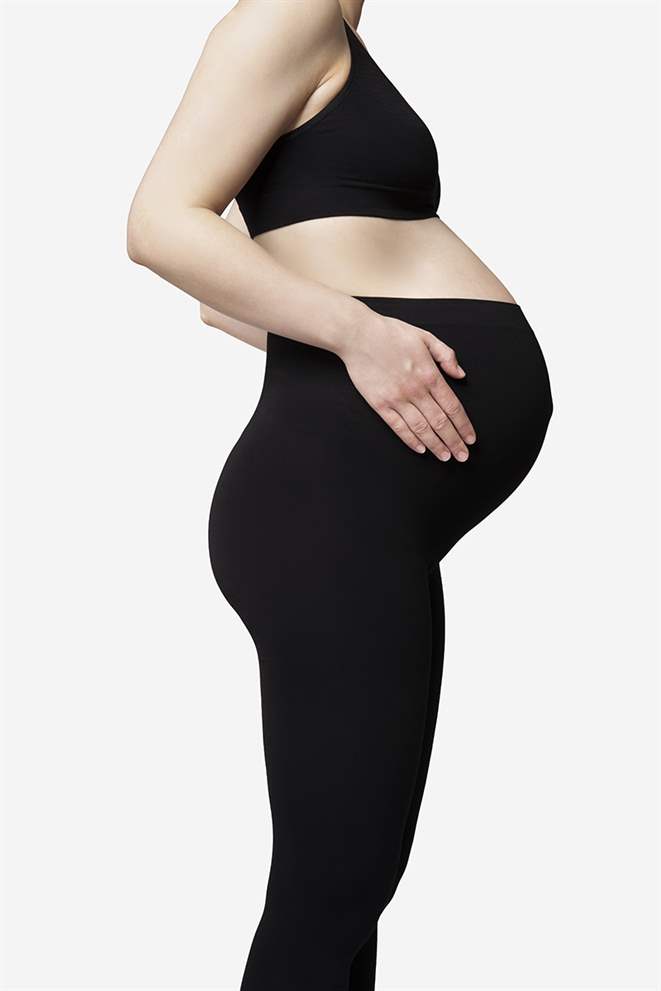 Svarta mammaleggings - Sett från sidan, Moderskap