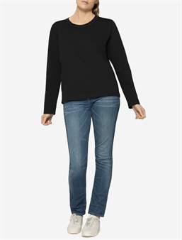 Svart t-shirt i 100% ekologisk bomull med amningsfunktion - outfit