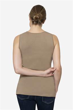 Beige amningstopp i bambu med drapering över barmen, sett bakifrån